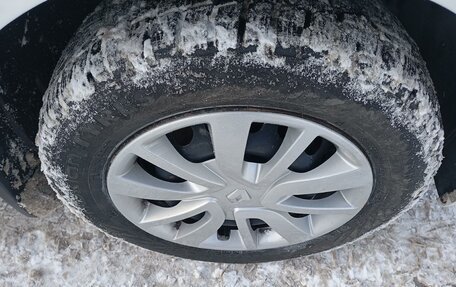 Renault Logan II, 2019 год, 645 000 рублей, 11 фотография