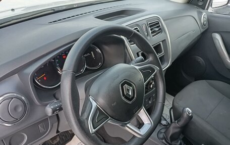 Renault Logan II, 2019 год, 645 000 рублей, 5 фотография