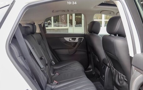 Infiniti QX70, 2013 год, 2 650 000 рублей, 7 фотография