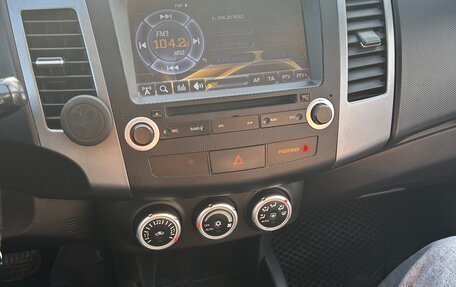 Mitsubishi Outlander III рестайлинг 3, 2007 год, 725 000 рублей, 13 фотография