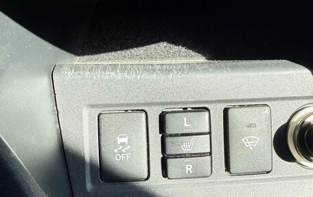 Toyota RAV4, 2011 год, 1 650 000 рублей, 25 фотография