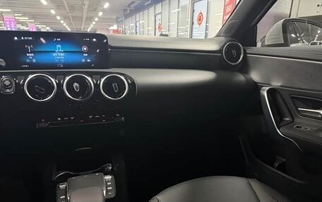 Mercedes-Benz A-Класс, 2023 год, 2 470 000 рублей, 11 фотография