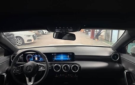 Mercedes-Benz A-Класс, 2023 год, 2 470 000 рублей, 10 фотография