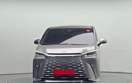 Lexus LM, 2024 год, 20 990 000 рублей, 2 фотография