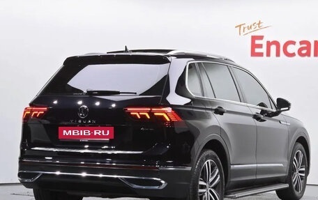 Volkswagen Tiguan II, 2022 год, 3 125 000 рублей, 2 фотография