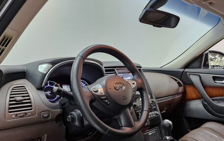 Infiniti QX70, 2013 год, 2 490 000 рублей, 14 фотография