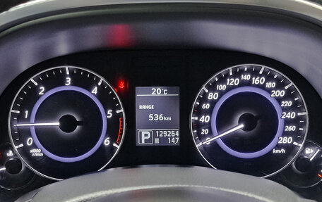 Infiniti QX70, 2013 год, 2 490 000 рублей, 15 фотография