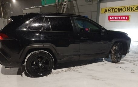 Toyota RAV4, 2020 год, 3 650 000 рублей, 2 фотография