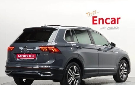 Volkswagen Tiguan II, 2022 год, 3 210 000 рублей, 2 фотография