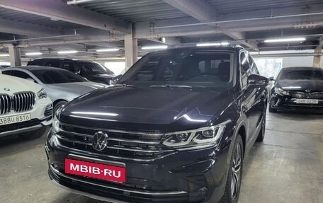 Volkswagen Tiguan II, 2022 год, 3 100 000 рублей, 2 фотография