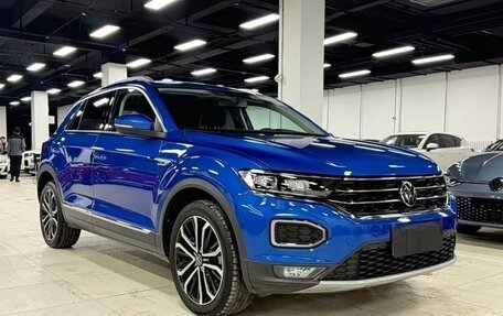 Volkswagen T-Roc I, 2021 год, 1 999 000 рублей, 3 фотография