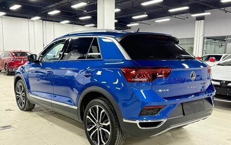 Volkswagen T-Roc I, 2021 год, 1 999 000 рублей, 4 фотография