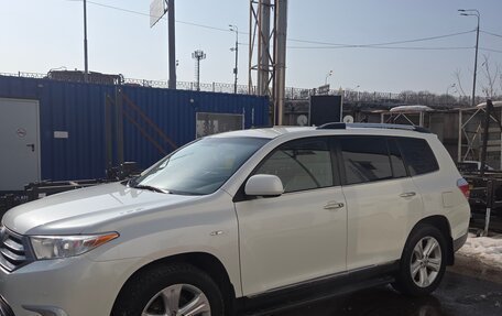 Toyota Highlander III, 2011 год, 1 700 000 рублей, 2 фотография