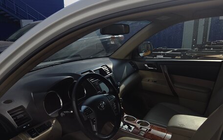 Toyota Highlander III, 2011 год, 1 700 000 рублей, 6 фотография