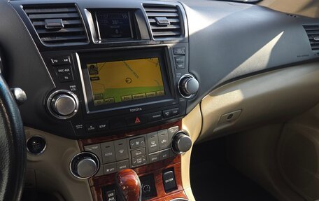 Toyota Highlander III, 2011 год, 1 700 000 рублей, 8 фотография