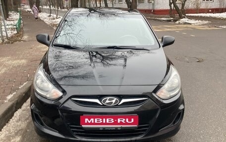 Hyundai Solaris II рестайлинг, 2013 год, 700 000 рублей, 2 фотография
