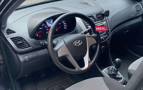 Hyundai Solaris II рестайлинг, 2013 год, 700 000 рублей, 5 фотография