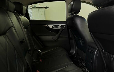 Infiniti QX70, 2015 год, 1 850 000 рублей, 16 фотография