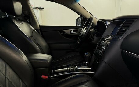 Infiniti QX70, 2015 год, 1 850 000 рублей, 15 фотография