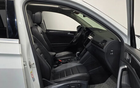 Volkswagen Tiguan II, 2023 год, 3 125 000 рублей, 11 фотография