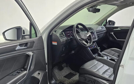 Volkswagen Tiguan II, 2023 год, 3 125 000 рублей, 10 фотография