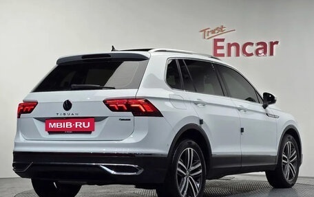 Volkswagen Tiguan II, 2023 год, 3 125 000 рублей, 2 фотография