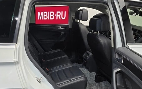 Volkswagen Tiguan II, 2023 год, 3 125 000 рублей, 12 фотография