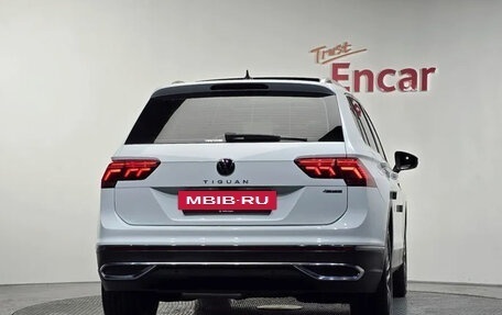 Volkswagen Tiguan II, 2023 год, 3 125 000 рублей, 4 фотография