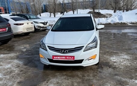 Hyundai Solaris II рестайлинг, 2015 год, 699 990 рублей, 1 фотография