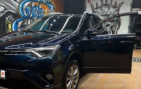 Toyota RAV4, 2018 год, 2 500 000 рублей, 21 фотография