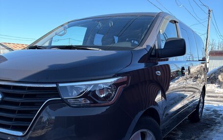 Hyundai Grand Starex Grand Starex I рестайлинг 2, 2019 год, 3 390 000 рублей, 2 фотография