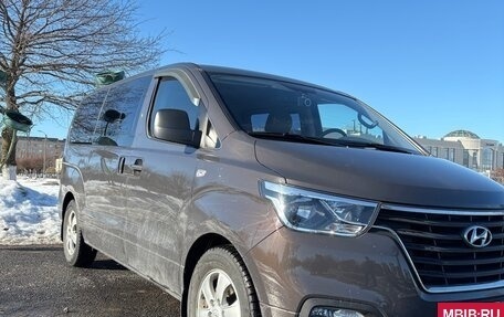 Hyundai Grand Starex Grand Starex I рестайлинг 2, 2019 год, 3 390 000 рублей, 13 фотография