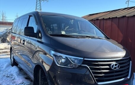 Hyundai Grand Starex Grand Starex I рестайлинг 2, 2019 год, 3 390 000 рублей, 3 фотография