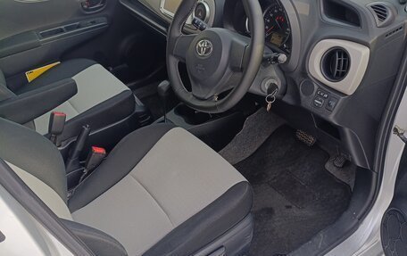 Toyota Vitz, 2013 год, 740 000 рублей, 9 фотография