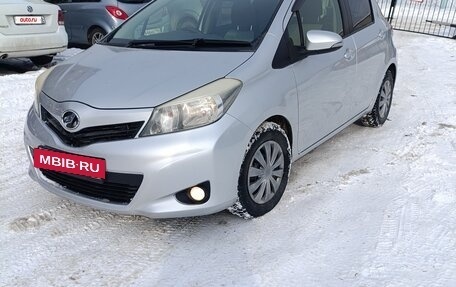 Toyota Vitz, 2013 год, 740 000 рублей, 3 фотография