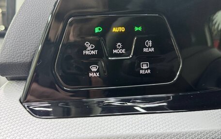 Volkswagen Golf VIII, 2022 год, 1 870 000 рублей, 12 фотография