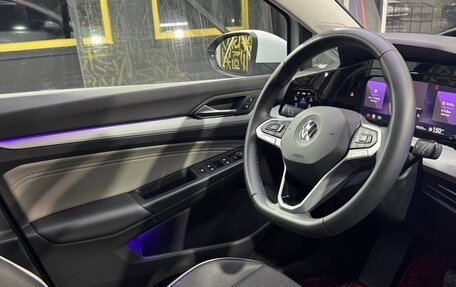 Volkswagen Golf VIII, 2022 год, 1 870 000 рублей, 16 фотография