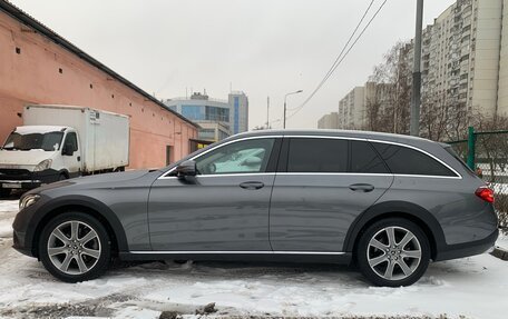 Mercedes-Benz E-Класс, 2017 год, 3 500 000 рублей, 3 фотография