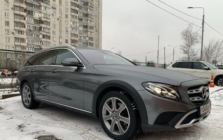 Mercedes-Benz E-Класс, 2017 год, 3 500 000 рублей, 6 фотография