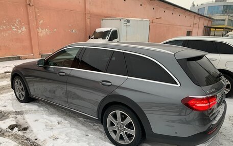 Mercedes-Benz E-Класс, 2017 год, 3 500 000 рублей, 10 фотография