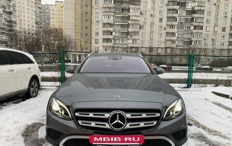 Mercedes-Benz E-Класс, 2017 год, 3 500 000 рублей, 4 фотография