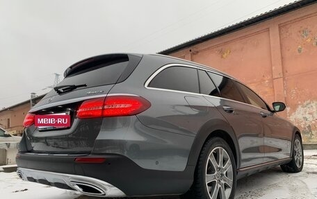 Mercedes-Benz E-Класс, 2017 год, 3 500 000 рублей, 8 фотография