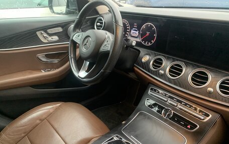 Mercedes-Benz E-Класс, 2017 год, 3 500 000 рублей, 13 фотография