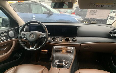 Mercedes-Benz E-Класс, 2017 год, 3 500 000 рублей, 12 фотография