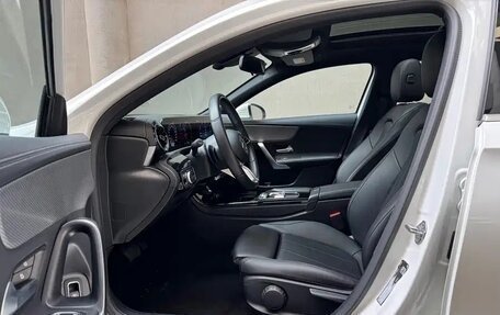 Mercedes-Benz A-Класс, 2023 год, 2 090 000 рублей, 13 фотография