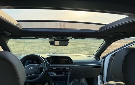 Hyundai Sonata VIII, 2021 год, 2 300 000 рублей, 2 фотография