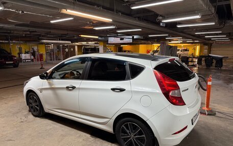 Hyundai Solaris II рестайлинг, 2015 год, 1 000 000 рублей, 4 фотография