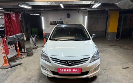 Hyundai Solaris II рестайлинг, 2015 год, 1 000 000 рублей, 2 фотография