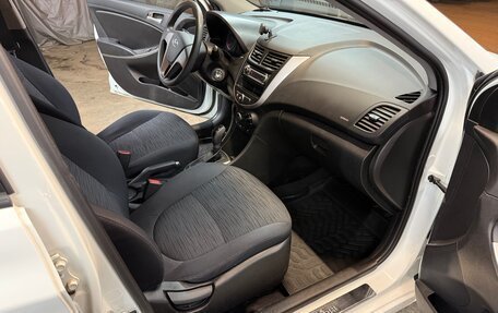 Hyundai Solaris II рестайлинг, 2015 год, 1 000 000 рублей, 12 фотография