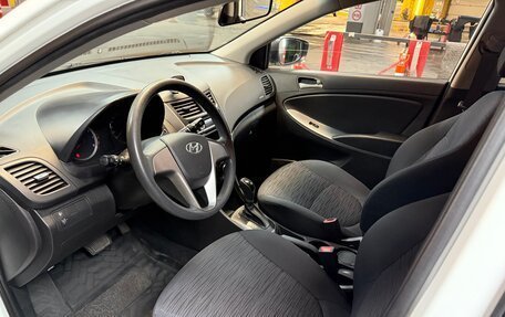 Hyundai Solaris II рестайлинг, 2015 год, 1 000 000 рублей, 11 фотография